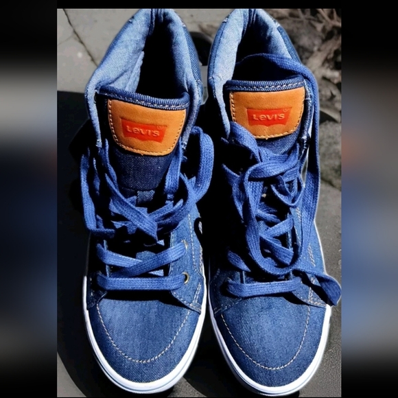 Levi’s High Top Denim Sneakers Womens Size 7.5Casual Lace Up (Mint Condition) - Picture 2 of 10